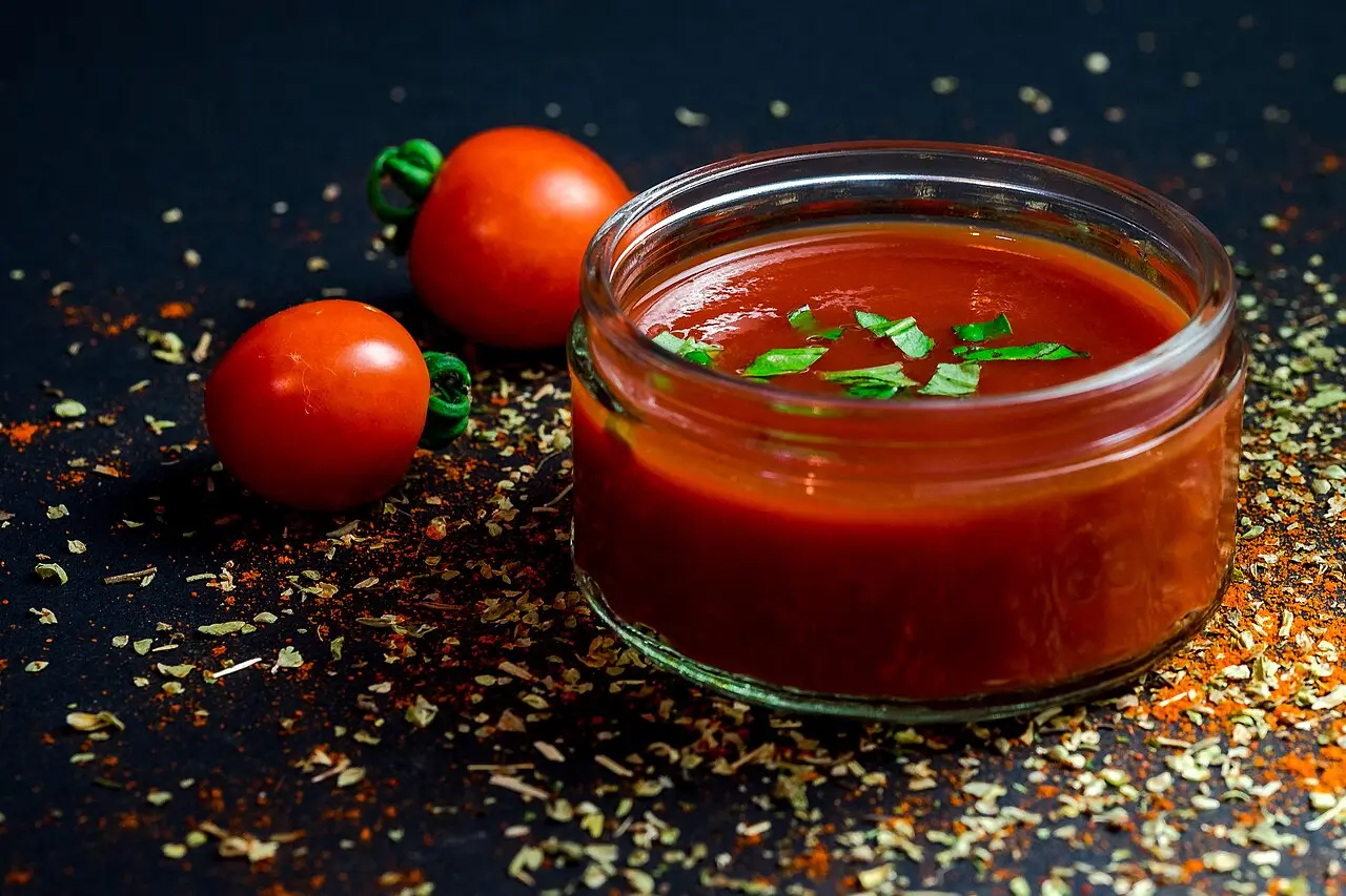 خیارشور تازه با مواد طبیعی و تازه