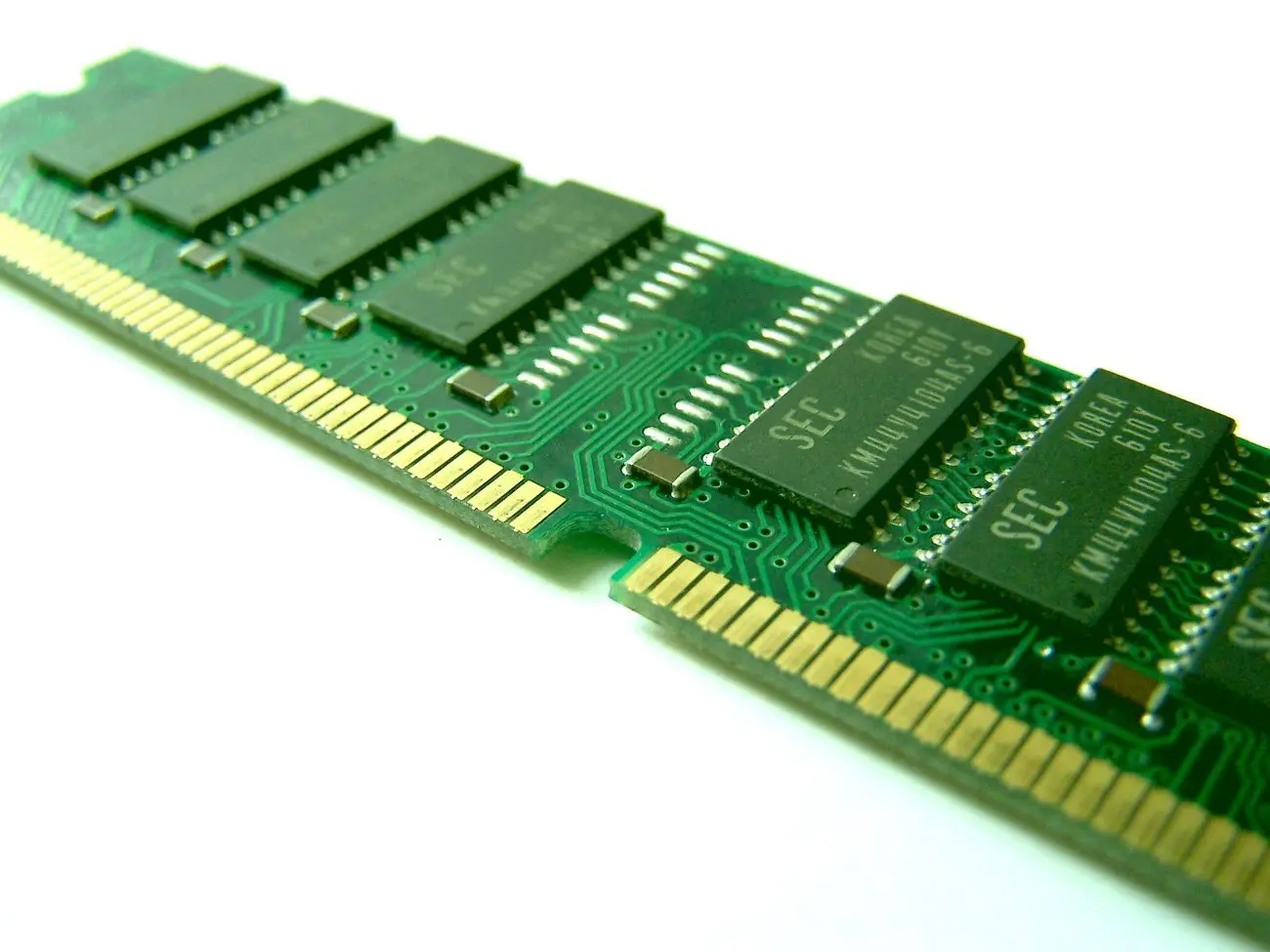 کدام رم DDR5 انتخاب بهتری است؟ بررسی کامل و ساده