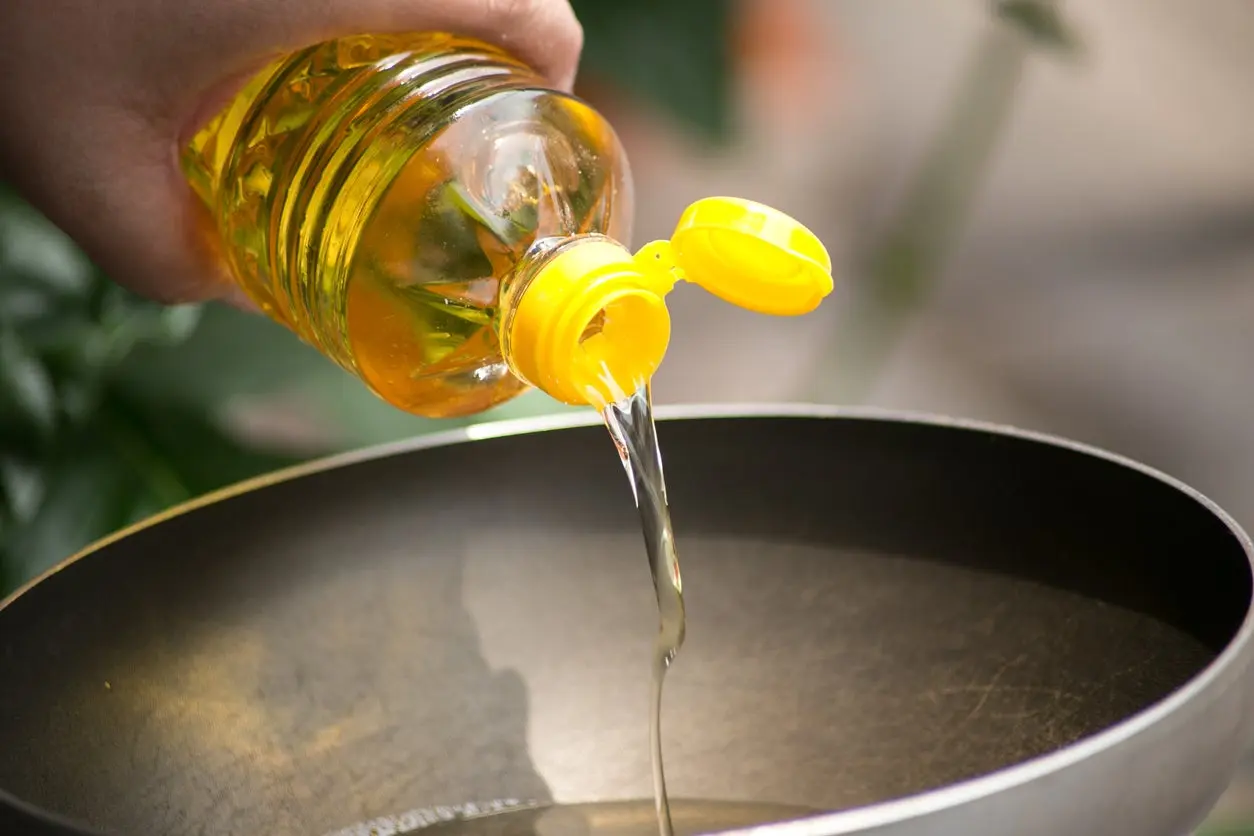 کدام روغن خوراکی انتخاب بهتری است؟ بررسی کامل و ساده